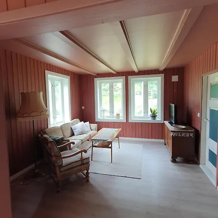 Semesterbostad Gamlehuset Pa Fremste Dunavollen Norddal
