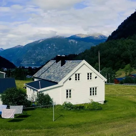Gamlehuset Pa Fremste Dunavollen Norddal