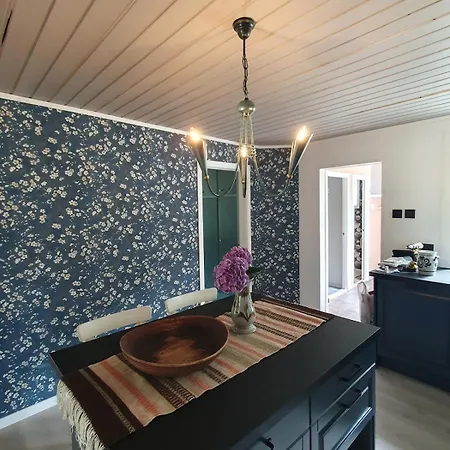Semesterbostad Gamlehuset Pa Fremste Dunavollen *
